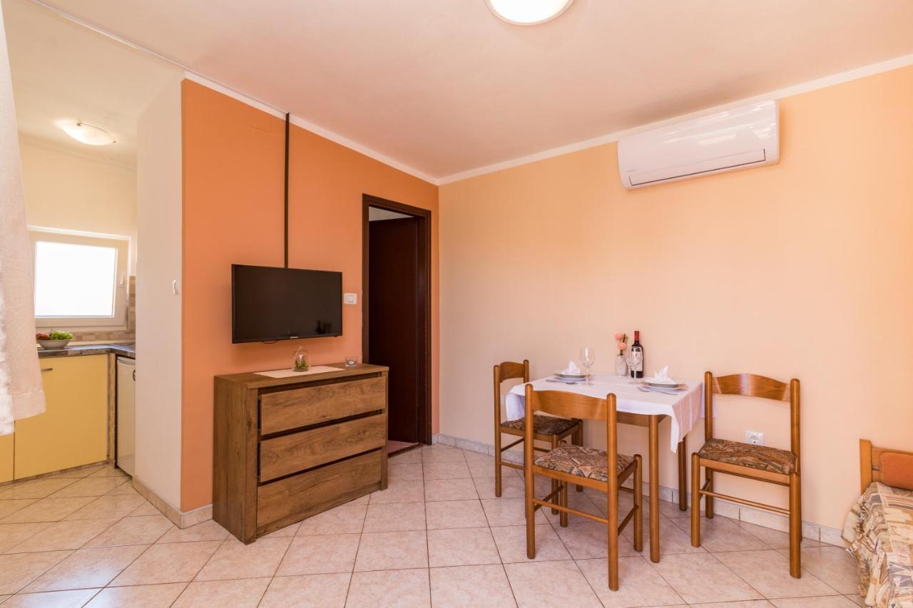 Apartments Kendel Fazana Exterior photo