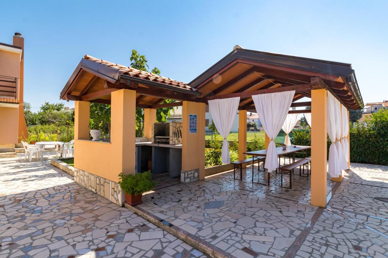 Apartments Kendel Fazana Exterior photo