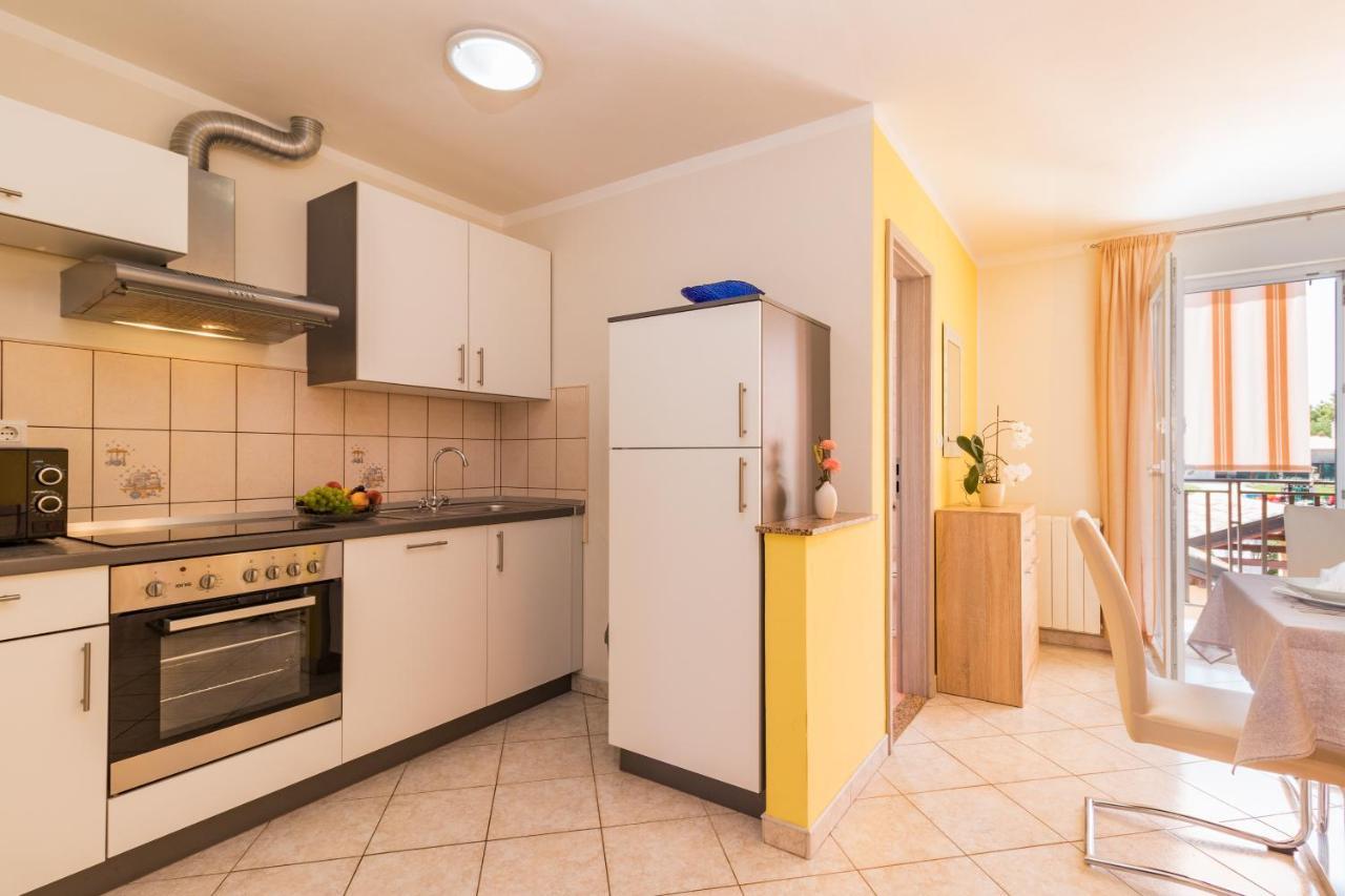 Apartments Kendel Fazana Exterior photo